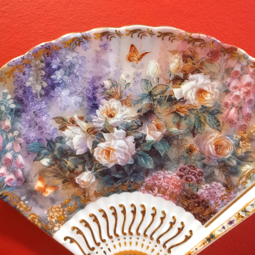 Vtg 1998 Lena Liu Unfolding Beauty "GRACE" Porcelain Fan Bradford Exchange - Picture 3 of 6